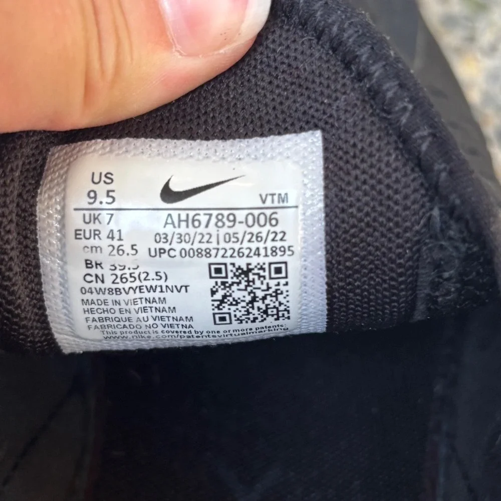 Nike Air Max 270 Women's Triple Black Sneakers AH6789-006 Size 9.5 Running Shoes